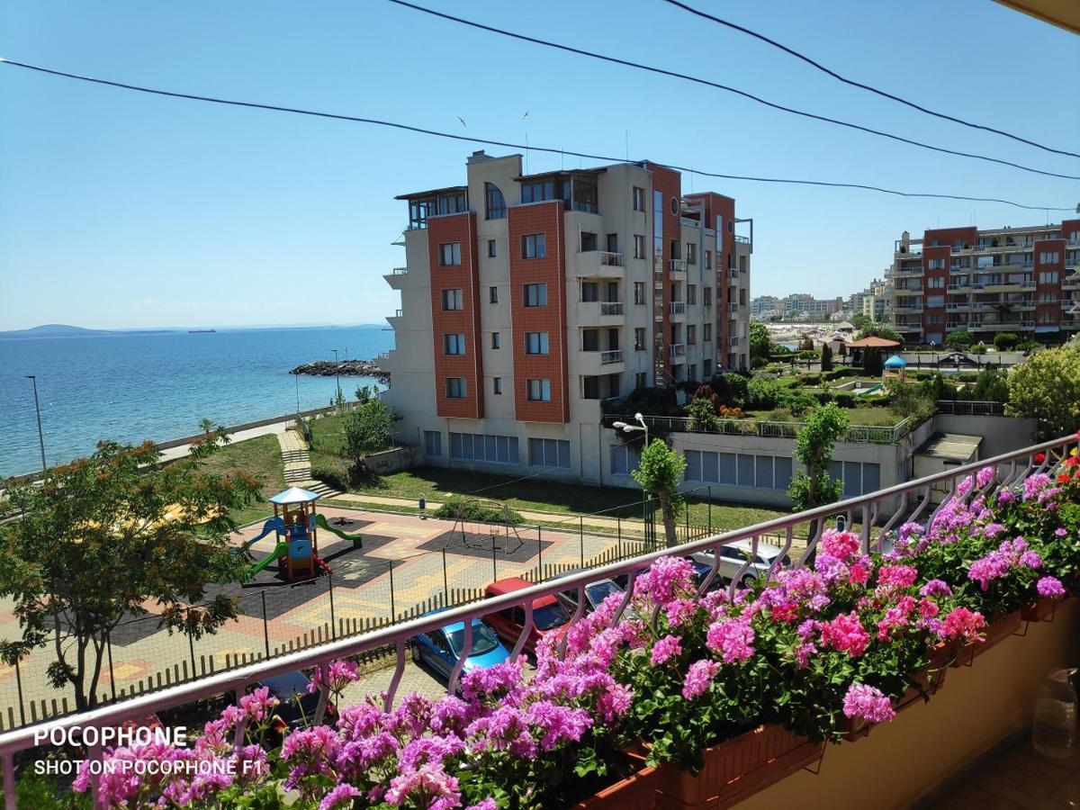 Homestay Kostadinov Pomorie Exteriör bild